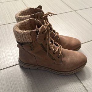 Women’s lace up boots with side zipper